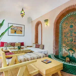 2* Riad Helen